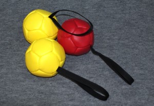 Dingo Sport Piłka z uchwytem, wypełniona - 13cm