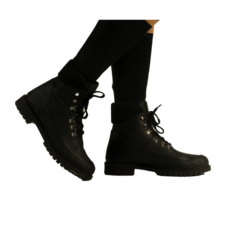 Boots Flags & Cup Vado