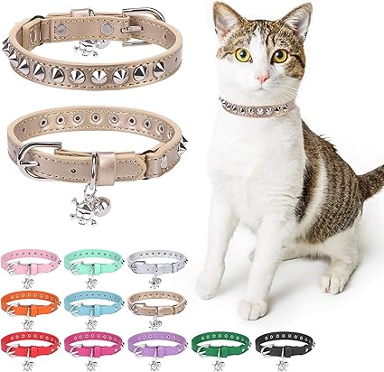 DILLYBUD Katzenhalsband aus Leder für Jungen, Mädchen, Katzen mit Glöckchen und elastischem Sicherheitsgürtel, personalisierte Nieten, verstellbare sichere Schnalle, Halsband mit Totenkopf-Anhänger