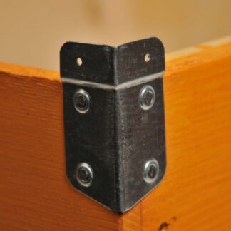 Metal corner for hive