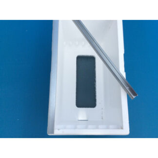 Metal sheet profile for the protection of polystyrene boxes