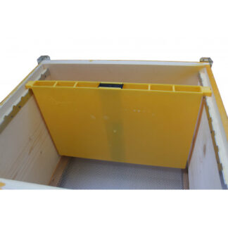 Yellow plastic nest pocket feeder