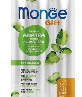 Monge Snack Gatto Gift Stick Sterilised gusto Anatra fresca con Melissa e Mirtilli rossi, snack per gatti adulti di tutte le taglie | 3 confezioni da 45 grammi l’una.
