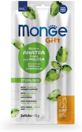 Monge Snack Gatto Gift Stick Sterilised gusto Anatra fresca con Melissa e Mirtilli rossi, snack per gatti adulti di tutte le taglie | 3 confezioni da 45 grammi l’una.