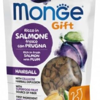 Monge Snack Gatto Gift Hairball, snack per gatti adulti di tutte le taglie, gusto SALMONE con PRUGNA,senza cereali, per gatti con eccesso di palle di pelo | 3 bustine da 50 grammi l’una.