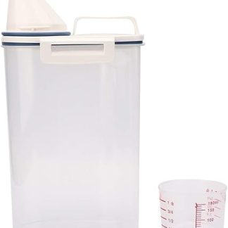 Герметичный контейнер для корма для домашних животных с мерным стаканчиком для собак и кошек. Контейнер для хранения корма с ручкой и замком. Материал: полипропилен.