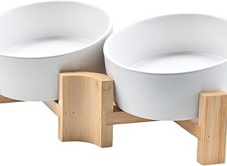 Керамическая миска для собак SPUNKYJUNKY с наклоном на 15° и деревянной подставкой, для еды и воды, нескользящая, для собак и кошек с плоской мордой, маленьких и средних собак (400 мл × 2, белая)