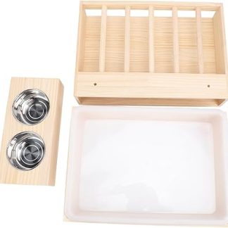 Деревянная кормушка вертикального типа с увеличенной вместимостью, глубокими мисками из нержавеющей стали и лотком для туалета для мелких животных.