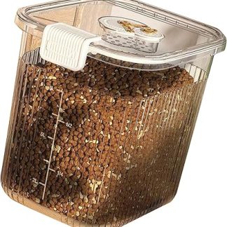 Вместительный контейнер для хранения корма для домашних животных. Герметичный контейнер для корма для собак и кошек с крышкой для домашнего использования.