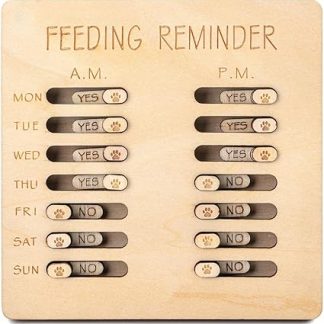 Деревянный напоминание о кормлении собаки с переключателями и скользящими индикаторами поможет владельцам питомцев поддерживать привычный режим кормления.